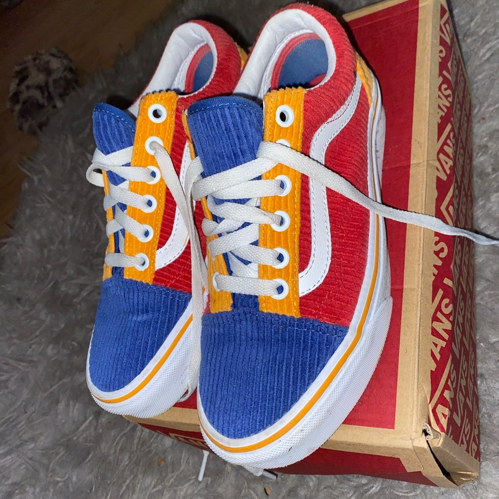 Vans - Picture 1 of 3